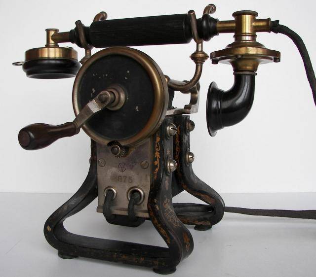 Első telefon